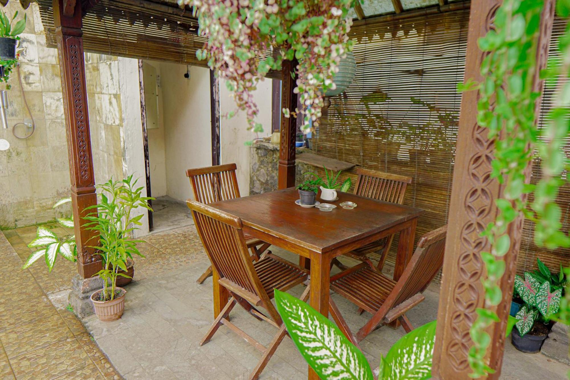Hotel Tulips Yogyakarta Exterior foto
